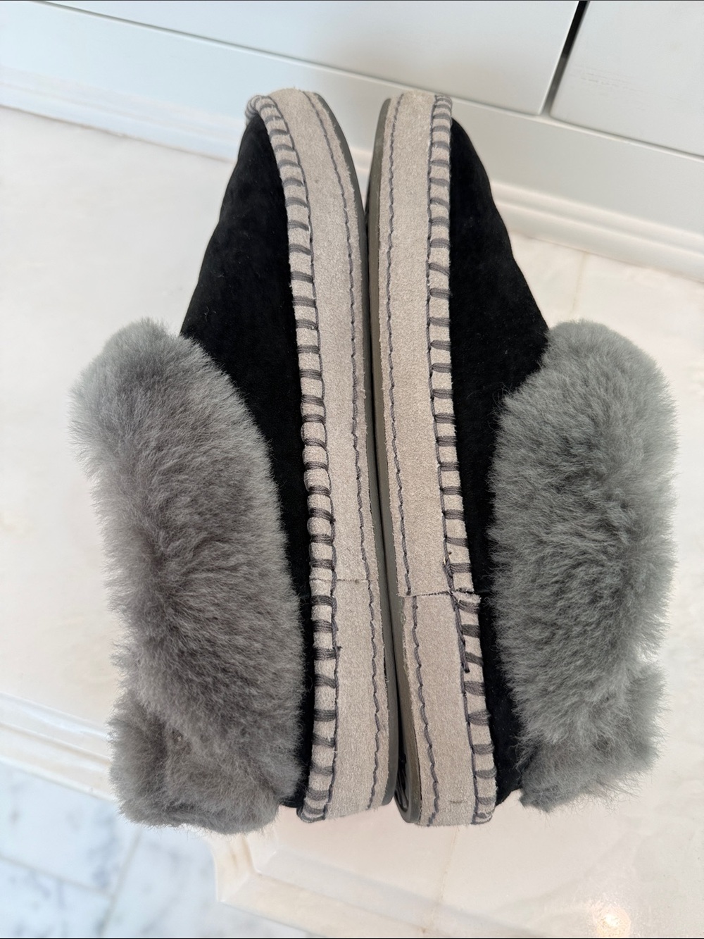 Women’s UGG Wrin Slipper in Gray & Black - Picture 2 of 11